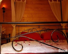 Hotel Robinson Accommodation Freedom (Žminj, Croatia)