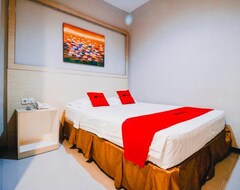 Hotel RedDoorz Plus near Sultan Hasanuddin Airport (Makassar, Indonesien)