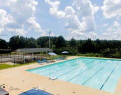 Cijela kuća/apartman Retreat At Blue Springs - Pool, Tennis, B-ball, Pavilion (private Property) (Loganville, Sjedinjene Američke Države)