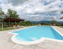 Hele huset/lejligheden Luksus villa med pool og smuk have på en ejendom (Poppi, Italien)