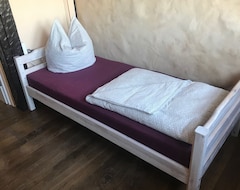 Khách sạn Apartment Guardhouse In The Manor For 6 Adults + Baby At Dresden (Wachau, Đức)