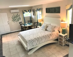 Hotel New Listing - Better Than  - Steps To The Beach, Sand, And Restaurants (Indian Rocks Beach, EE. UU.)