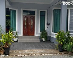 Koko talo/asunto Homestay Durian Belanda (Pasir Puteh, Malesia)