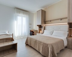 Khách sạn Hotel Astoria (Cérvia, Ý)