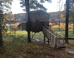 Casa/apartamento entero Lakeshore Luxury Treehouse: Beautiful Views, Solitude, Lake & - Fiber-optic Wifi (Jones, EE. UU.)