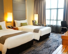 Otel The Waterfront (Kuching, Malezya)