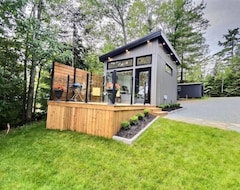 Toàn bộ căn nhà/căn hộ Lakeside Retreat: Modern Tiny Home On Shortts Lake (Alton, Canada)