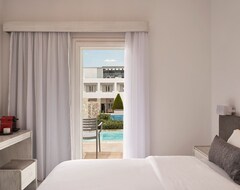 Khách sạn Kosmoplaz Beach Hotel (Platis Yialos, Hy Lạp)
