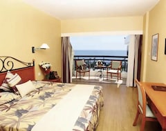 Ascos Coral Beach Hotel (Peyia, Kıbrıs)