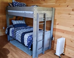 Entire House / Apartment Riverside Log Cabin - 5 Min From Pinnacle Creek Connector (Mullens, USA)
