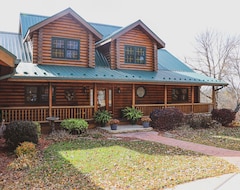 Entire House / Apartment Award-winning Custom Log Cabin. 2 Min Away From Chestnut Mountain Ski Resort (Hanover, USA)