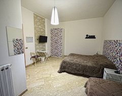 Bed & Breakfast Aback Policlinico (Bari, Ý)