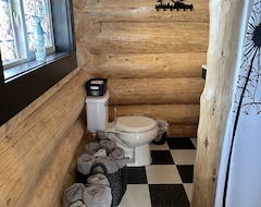 Hele huset/lejligheden Beautiful Cozy Log Cabin Getaway (Lac la Hache, Canada)