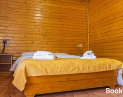 Bed & Breakfast Story House Place (Valea Doftanei, Romania)