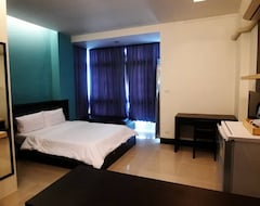 Khách sạn At Home Residence (Bangkok, Thái Lan)