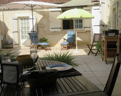 Cijela kuća/apartman Live Like A Local! 4 X Star 3 /2 Stone House In Cognac Producing Village. (Mérignac, Francuska)