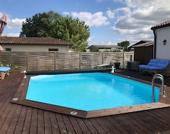 Cijela kuća/apartman Pretty Holiday Home In St-médard De Guizières With Pool (Saint-Médard-de-Guizières, Francuska)