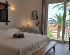 Koko talo/asunto Villa Maladroxia, Pool, 6 Bedrooms, 11 Beds, 5 Bathrooms, Billiard Room, 70Mt From The Sea (Sant'Antioco, Italia)
