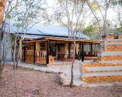 Toàn bộ căn nhà/căn hộ Rustic Luxury Farm Cabin Located In Hwedza - 2031 (Chitungwiza, Zimbabwe)