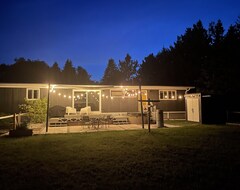 Hele huset/lejligheden Mid Century Bungalow With A Hot Tub -15 Minutes To Traverse City (Kingsley, USA)