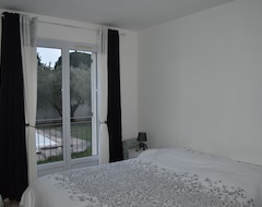 Cijela kuća/apartman Villa La Grenandise Avec Piscine Au Pont Du Gard Pour 6 Personnes (Castillon-du-Gard, Francuska)