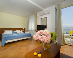 Hotel Labineca (Gradac, Croatia)