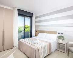 Khách sạn Hotel Helvetia (Lignano Sabbiadoro, Ý)