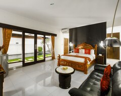 Puri Saron Hotel Baruna Beach Cottages (Buleleng, Endonezya)