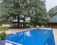 Toàn bộ căn nhà/căn hộ Secluded Executive Log Cabin On 102 Acres (Fulton, Hoa Kỳ)