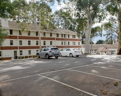 Hotel Linaker Art Deco Nurses Quarters (Beechworth, Australia)