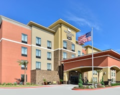 2 Connecting Suites With 3 Beds And 2 Sofabeds At A Full Service Hotel By Suiteness (Houma, USA)