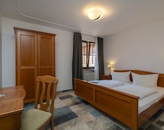 Khách sạn Standard Double Room - Hotel Traube (Löf, Đức)