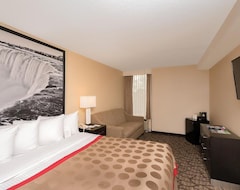 Hotelli Ramada By Wyndham Niagara Falls Near The Falls (Niagara Falls, Kanada)