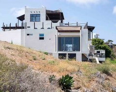 Koko talo/asunto Eclectic Cliffside Den With Hanging Living Area (Ensenada, Meksiko)