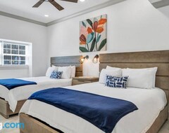 Hotel Sleeps 20-spacious Suites Near French Quarter (New Orleans, Sjedinjene Američke Države)