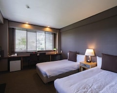 Hotel Shonan Ova (Yokosuka, Japan)