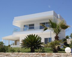 Toàn bộ căn nhà/căn hộ Luxury Villa With Sea Views And A Few Steps To The Beach (Kalamos, Hy Lạp)