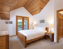 Toàn bộ căn nhà/căn hộ Falcons Nest | 4 Bed, 3 Bath (Whistler, Canada)