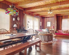Toàn bộ căn nhà/căn hộ Wilderness Retreat With Wood Stove, Board Games, & Large Porch - Mountain Views (Salyersville, Hoa Kỳ)
