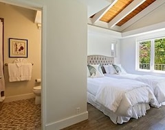 Khách sạn A Luxury Vacation Villa w/ Pool, Steps From The Beach, Shopping & Restaurants (Kihei, Hoa Kỳ)
