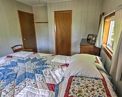 Entire House / Apartment Rustic De Tour Village Cabin With Deck On Lake Huron! (De Tour Village, USA)