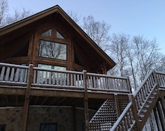 Cijela kuća/apartman Log Cabin Vacation Home on 62 Private Wooded Acres (Metamora, Sjedinjene Američke Države)