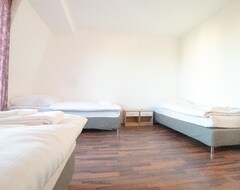 Khách sạn Tolstov-hotels 3 Room Maisonette In Lovely House (Meerbusch, Đức)