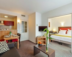 Hotel Park & Suites Prestige Geneeve Divonne (Thoiry, France)