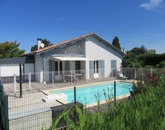 Cijela kuća/apartman Family House With 4 Bedrooms, Private Pool In A Fenced Garden (Bias, Francuska)
