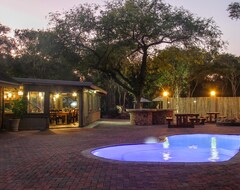 Hotel Ezulwini Game Lodge (Hluhluwe, South Africa)
