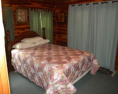 Toàn bộ căn nhà/căn hộ Beautiful Log Cabin Sleeps 6, 1/4 mile from White River Public Boat Launch! (Norfork, Hoa Kỳ)