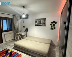 Entire House / Apartment Garsoniera (Ploiesti, Romania)