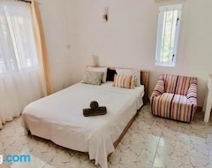 Toàn bộ căn nhà/căn hộ Le Palmier - 4 bedrooms BeachFront villa - Gated Complex (Flic en Flac, Mauritius)