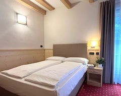 Hotel Garni Minigolf (Ledro, Italy)